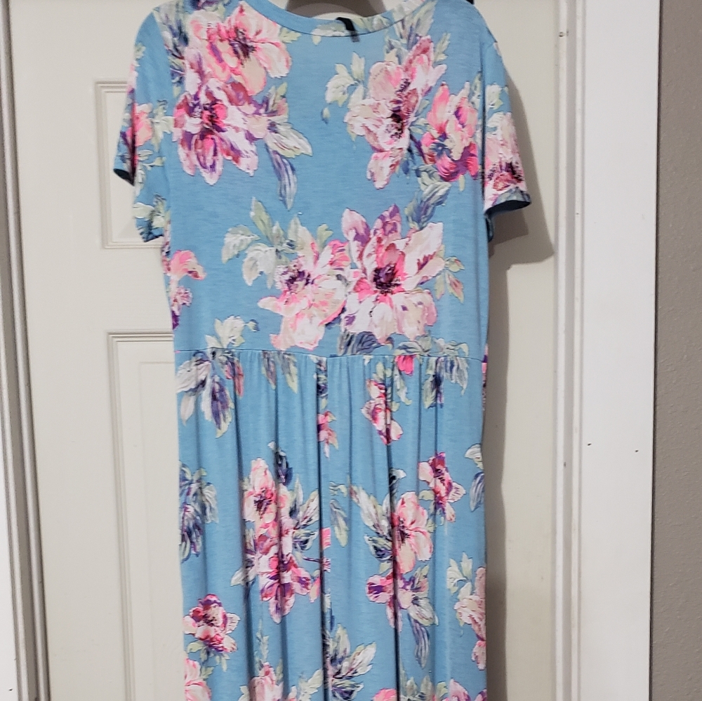 Dress - Picture 3 of 3